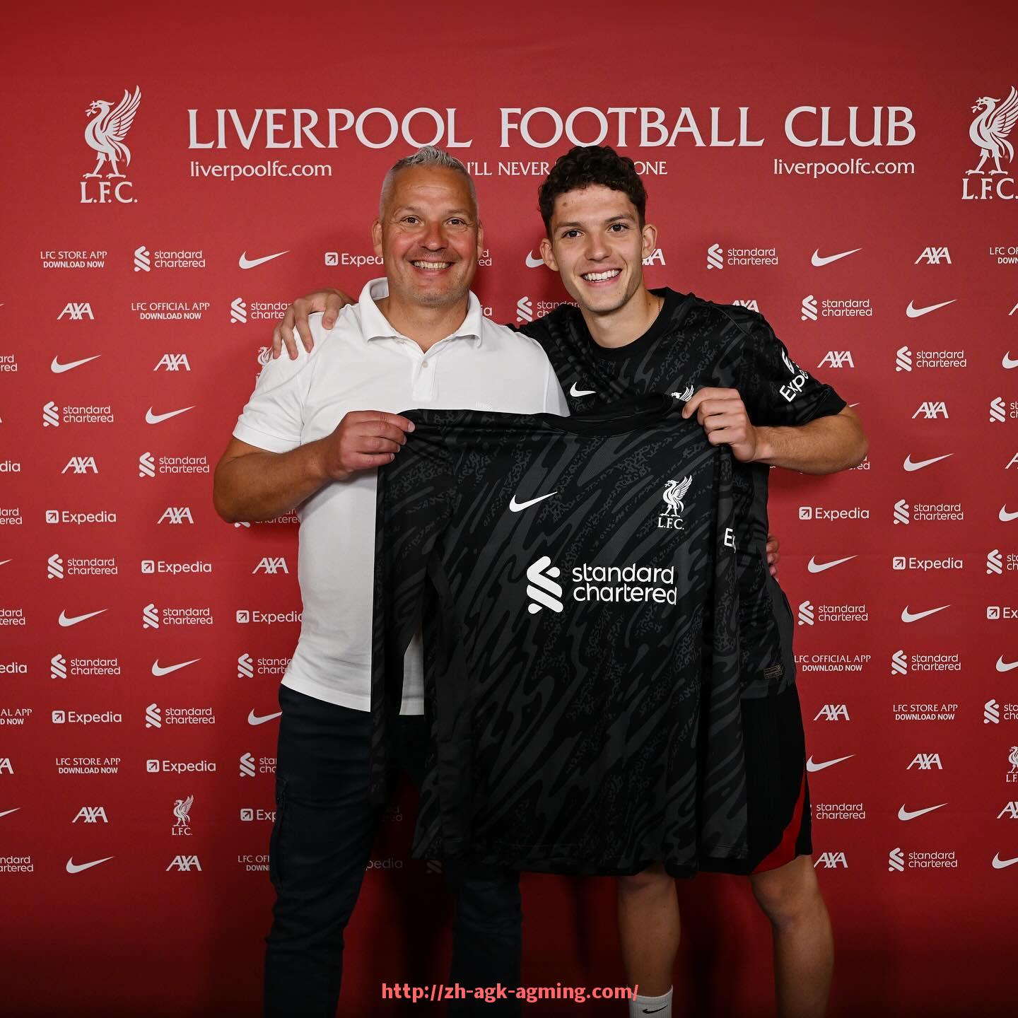 AG娱乐登录-西甲联赛与欧冠赛事影响力对比分析